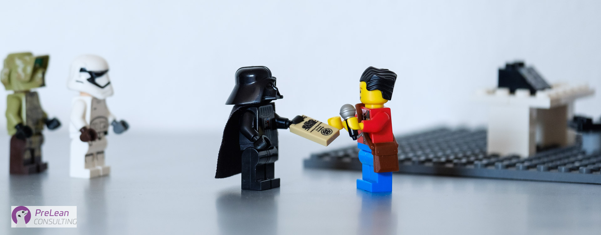 LEGO-Darth Vader mit weiteren Bewerbern beim Recruitinggespräch mit PreLean Consulting